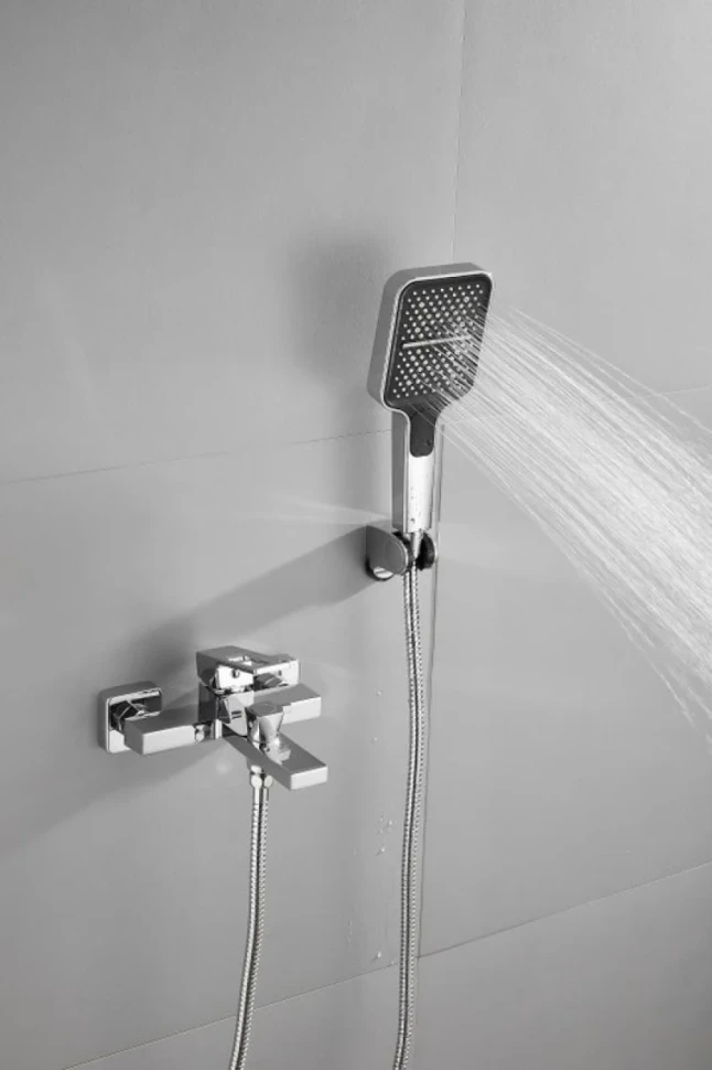 Смеситель для ванны с душем BELZ B658 B60658 хром