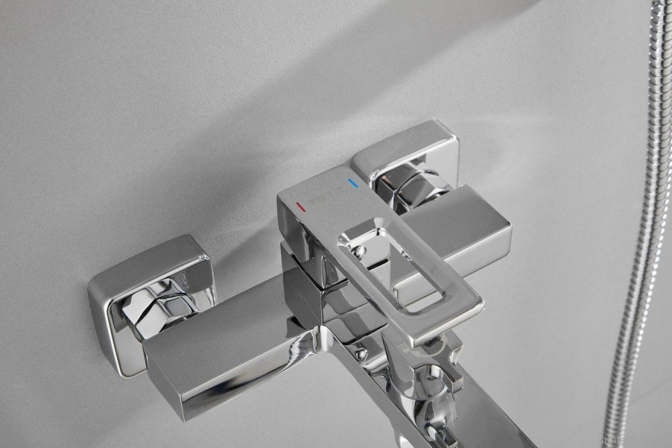 Смеситель для ванны с душем BELZ B658 B60658 хром