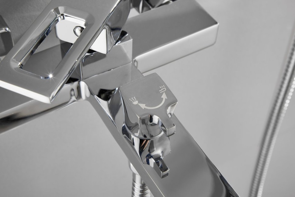 Смеситель для ванны с душем BELZ B658 B60658 хром