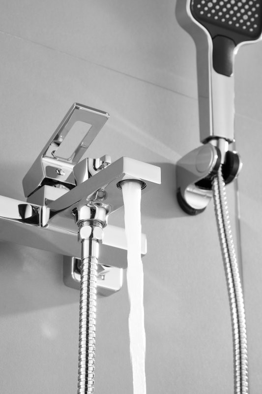 Смеситель для ванны с душем BELZ B658 B60658 хром