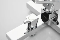 Смеситель для ванны с душем BELZ B658 B60658 хром Смеситель для ванны с душем BELZ B658 B60658 хром