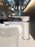 Смеситель для раковины AltroBagno Diretto 0107 Bi белый Смеситель для раковины AltroBagno Diretto 0107 Bi белый