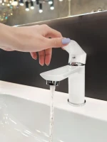 Смеситель для раковины AltroBagno Diretto 0107 Bi белый Смеситель для раковины AltroBagno Diretto 0107 Bi белый