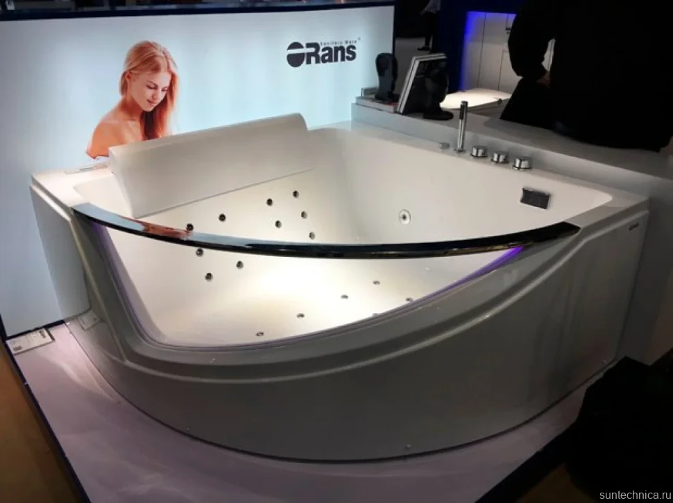Акриловая ванна Orans 6510700 150x150 см, угловая, пристенная, с гидромассажем, белая, четверть круга, с каркасом, с экраном, со смесителем, со сливом-переливом, с подсветкой, с подголовником, с поручнем