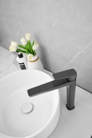 Смеситель для раковины BELZ B715 B11715-3 оружейная сталь