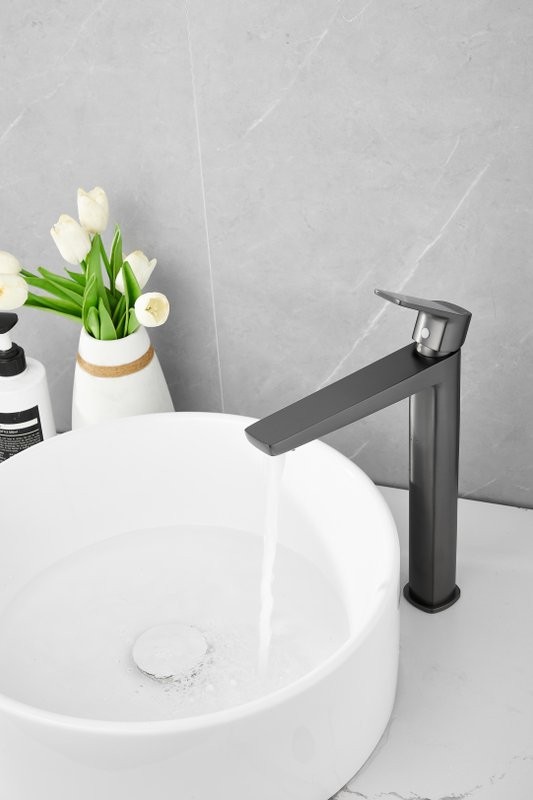 Смеситель для раковины BELZ B715 B11715-3 оружейная сталь