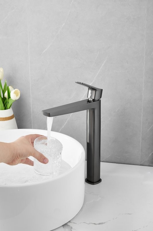 Смеситель для раковины BELZ B715 B11715-3 оружейная сталь