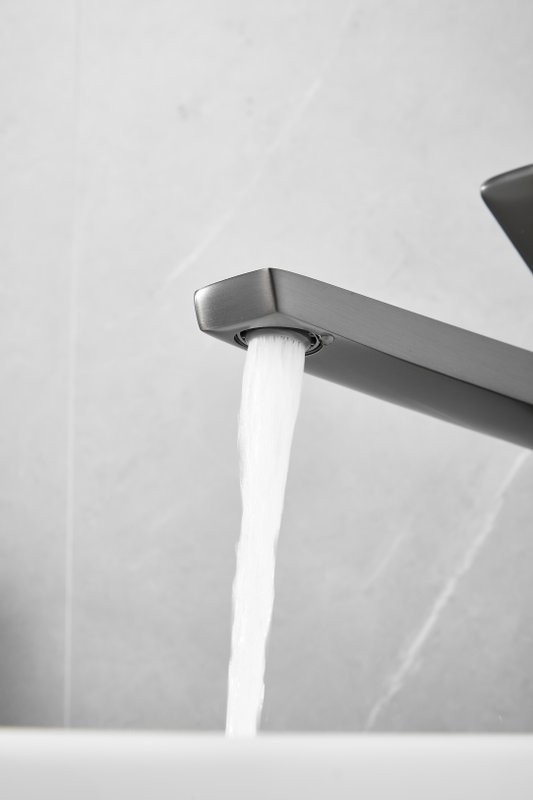 Смеситель для раковины BELZ B715 B11715-3 оружейная сталь