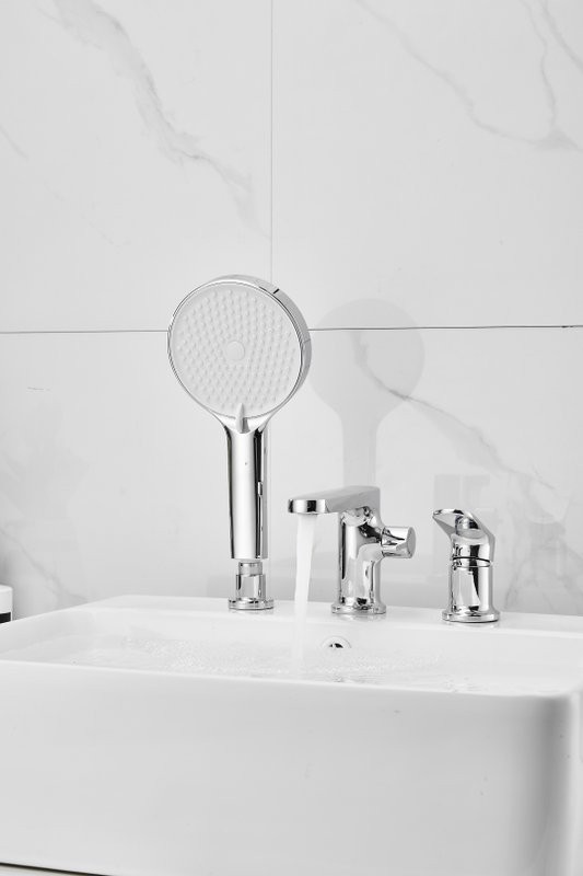 Смеситель на борт ванны BELZ B713 B66713 хром