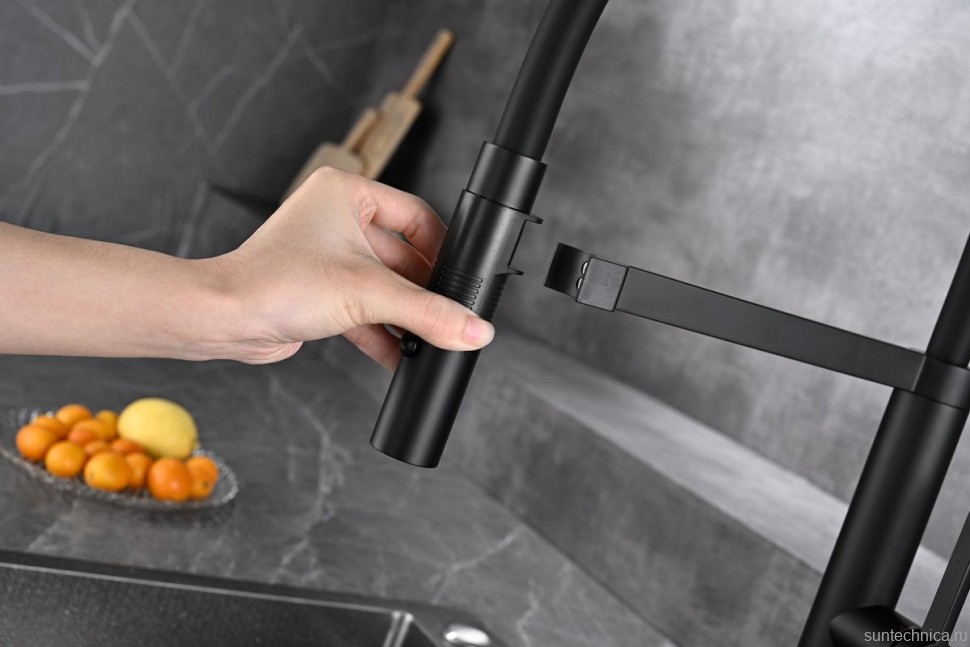 Смеситель для кухни AQUAme Cucina с гибким изливом AQM9904MB