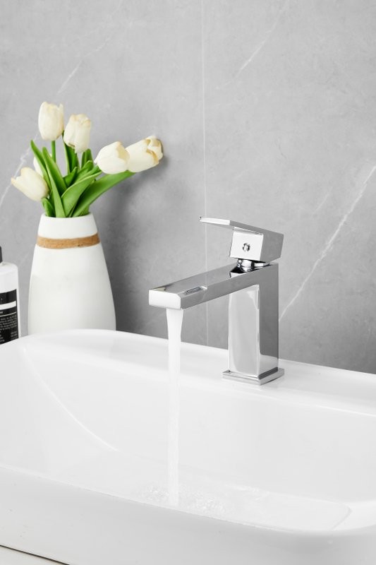 Смеситель для раковины BELZ B10613 хром