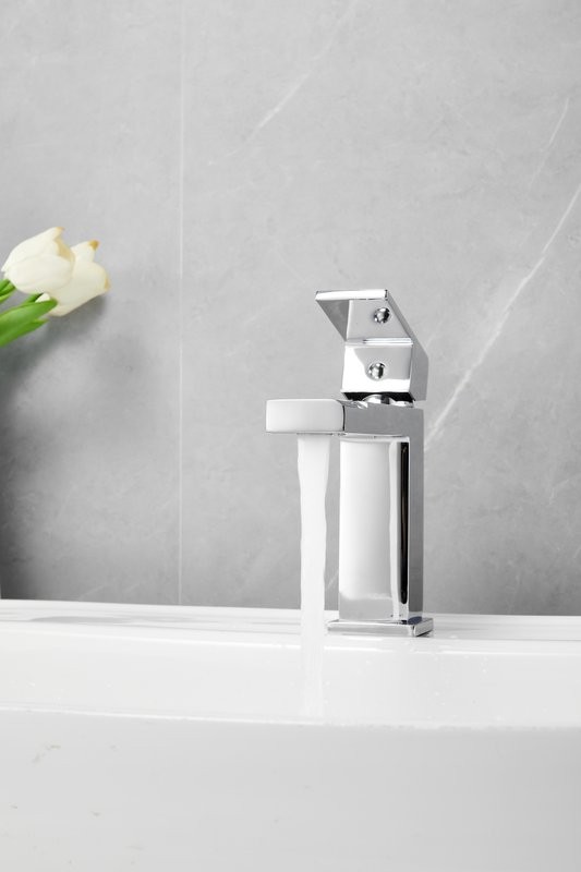 Смеситель для раковины BELZ B10613 хром