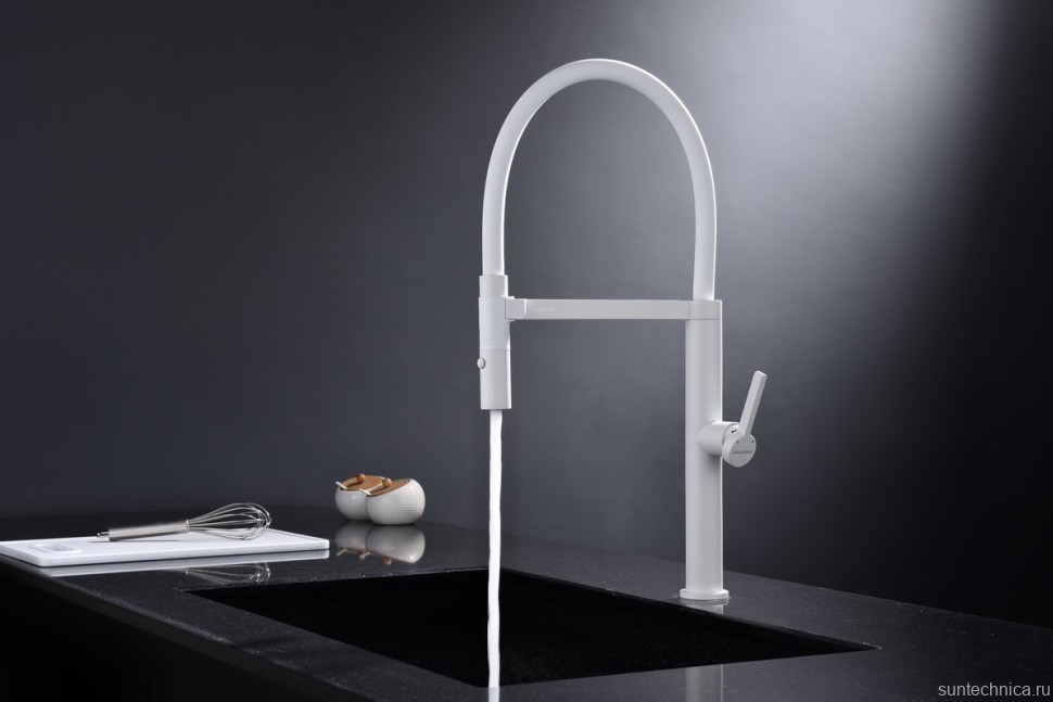 Смеситель для кухни Paulmark Leader Le214101-431, с гибким изливом, матовый белый
