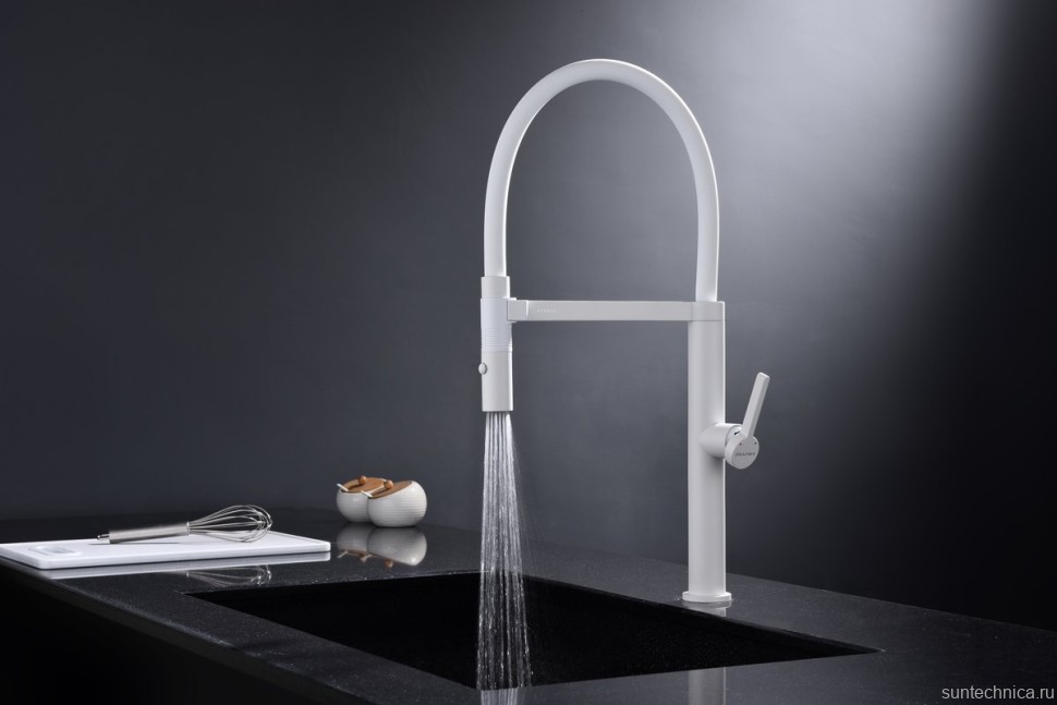 Смеситель для кухни Paulmark Leader Le214101-431, с гибким изливом, матовый белый