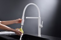 Смеситель для кухни Paulmark Leader Le214101-431, с гибким изливом, матовый белый