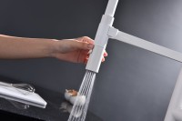 Смеситель для кухни Paulmark Leader Le214101-431, с гибким изливом, матовый белый