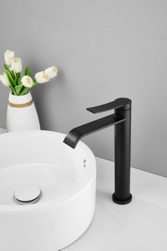 Смеситель для раковины BELZ B812 B11812-7 черный