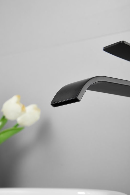 Смеситель для раковины BELZ B812 B11812-7 черный