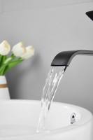 Смеситель для раковины BELZ B812 B11812-7 черный