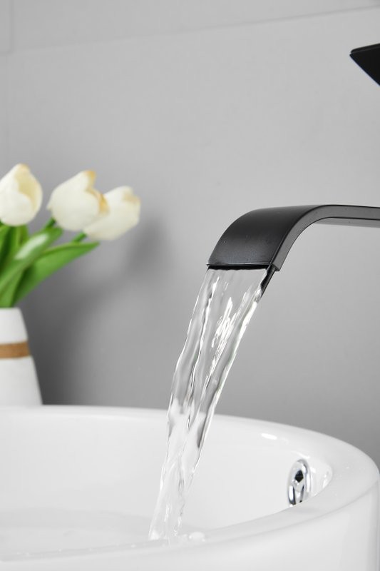 Смеситель для раковины BELZ B812 B11812-7 черный