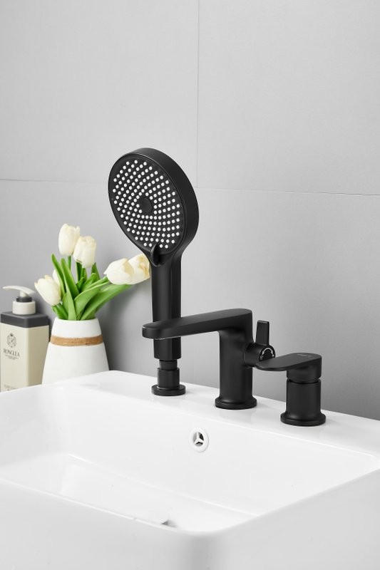 Смеситель на борт ванны BELZ B713 B66713-7 черный