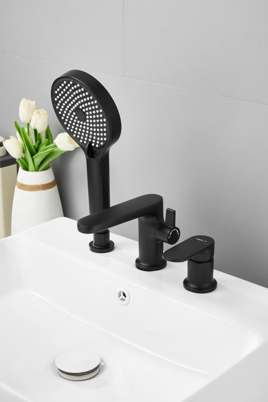 Смеситель на борт ванны BELZ B713 B66713-7 черный