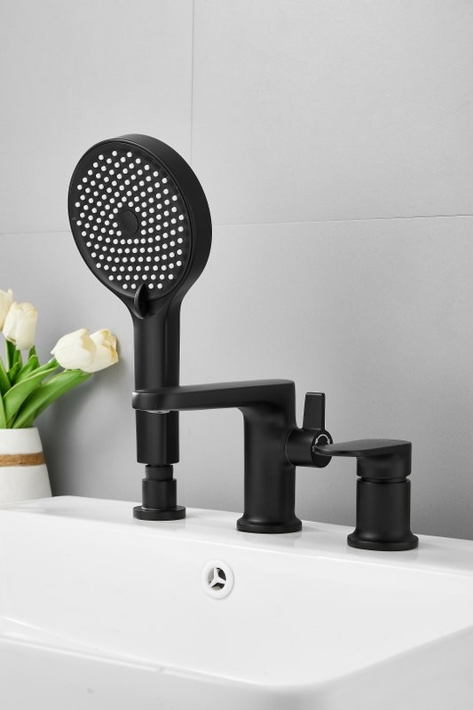 Смеситель на борт ванны BELZ B713 B66713-7 черный