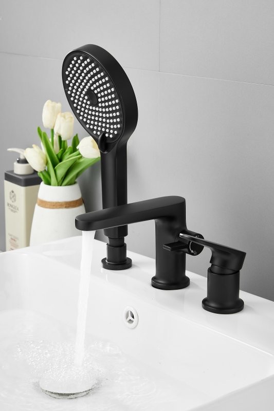 Смеситель на борт ванны BELZ B713 B66713-7 черный