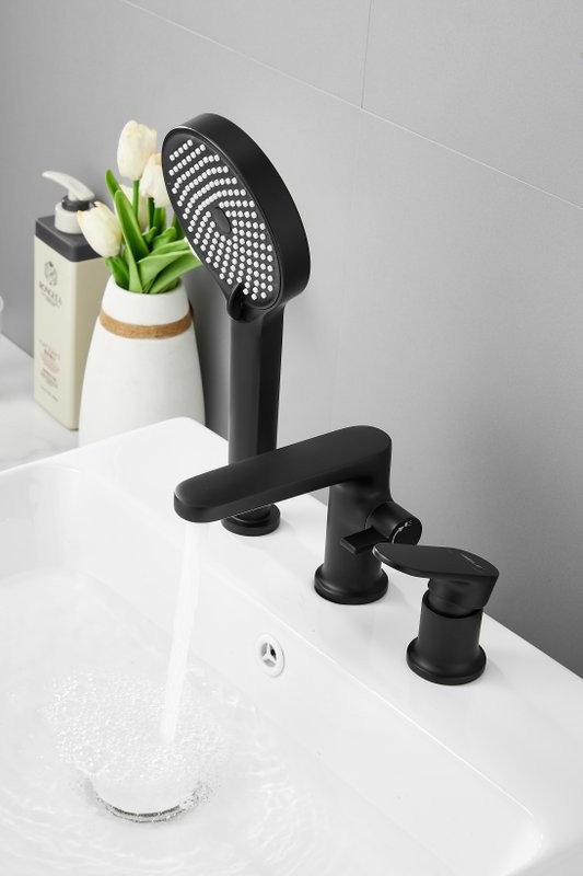 Смеситель на борт ванны BELZ B713 B66713-7 черный