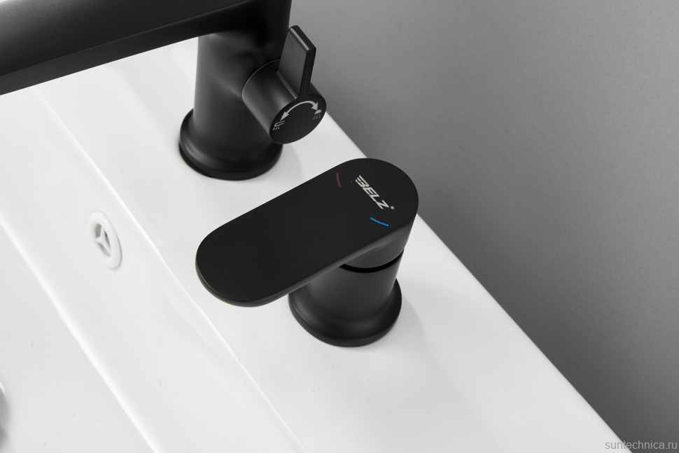 Смеситель на борт ванны BELZ B713 B66713-7 черный