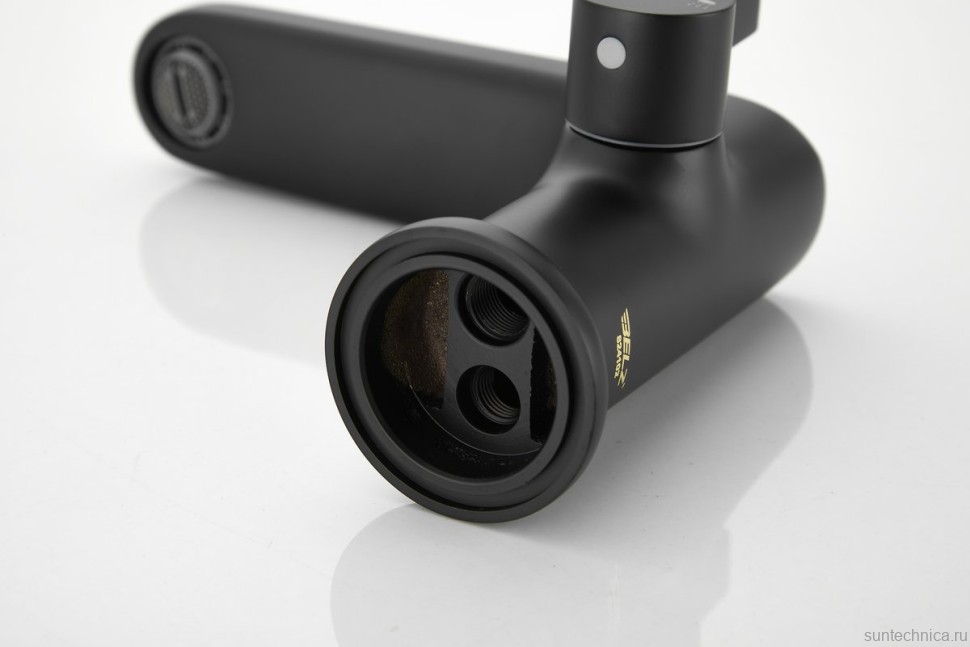 Смеситель на борт ванны BELZ B713 B66713-7 черный