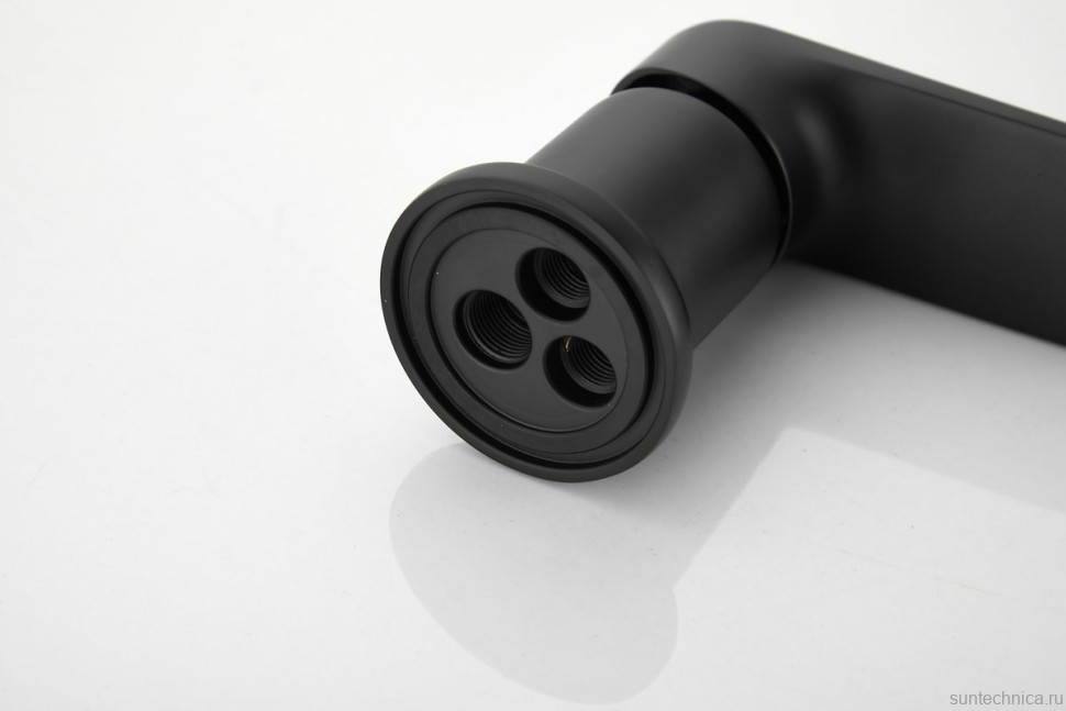 Смеситель на борт ванны BELZ B713 B66713-7 черный