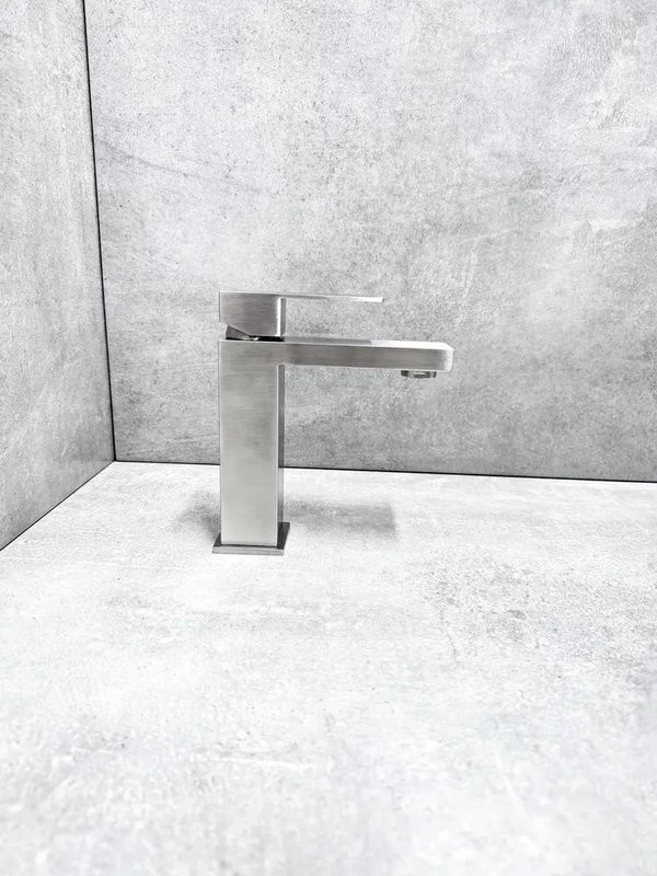 Смеситель для раковины BELZ B10817-1 сатин