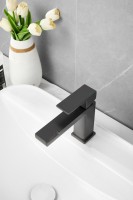 Смеситель для раковины BELZ B10613-3 вороненая сталь Смеситель для раковины BELZ B10613-3 вороненая сталь