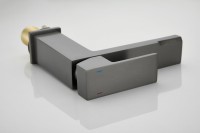 Смеситель для раковины BELZ B10613-3 вороненая сталь Смеситель для раковины BELZ B10613-3 вороненая сталь