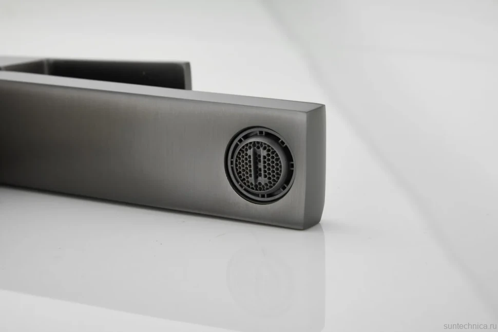 Смеситель для раковины BELZ B10613-3 вороненая сталь