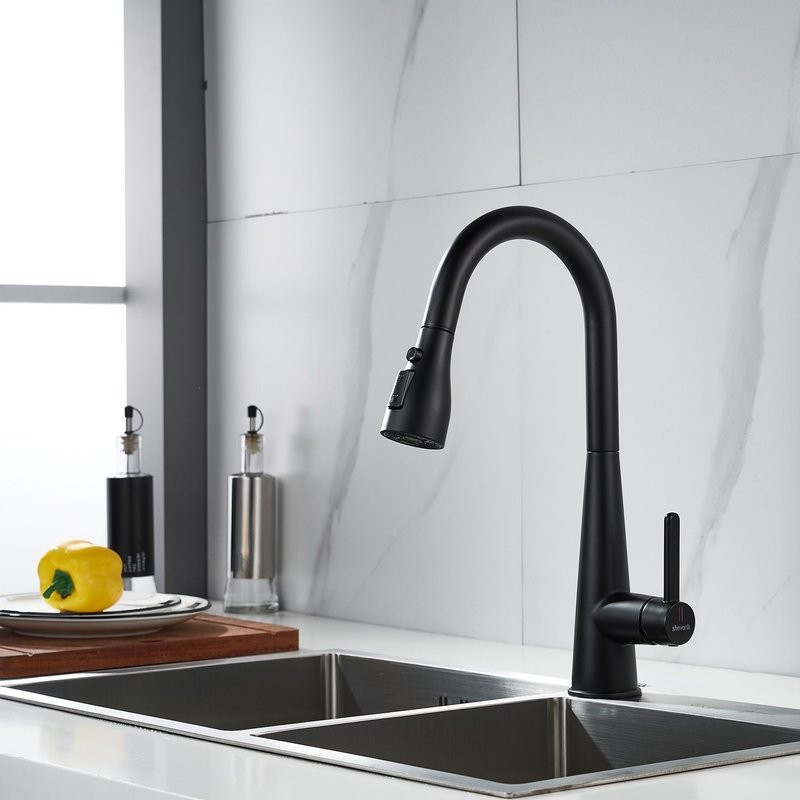 Смеситель для кухни с выдвижным изливом Shevanik S363H, черный