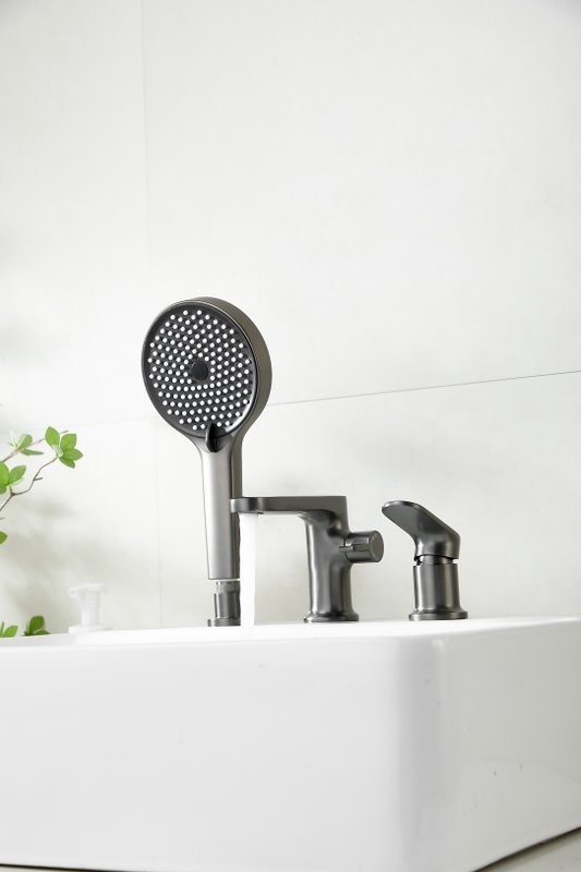 Смеситель на борт ванны BELZ B713 B66713-3 оружейная сталь