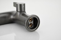 Смеситель на борт ванны BELZ B713 B66713-3 оружейная сталь Смеситель на борт ванны BELZ B713 B66713-3 оружейная сталь