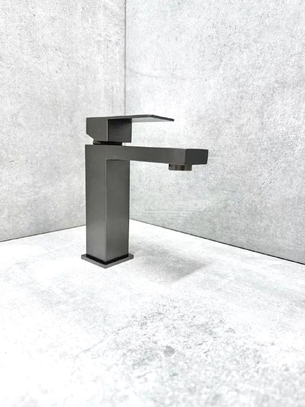 Смеситель для раковины BELZ B10817-3 оружейная сталь