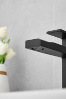 Смеситель для раковины BELZ B10613-7 черный