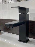 Смеситель для раковины Fashun A51102-7 черный Смеситель для раковины Fashun A51102-7 черный