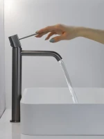 Смеситель для раковины AltroBagno Bilancia AltroBagnoBilancia010226GM оружейная сталь Смеситель для раковины AltroBagno Bilancia AltroBagnoBilancia010226GM оружейная сталь