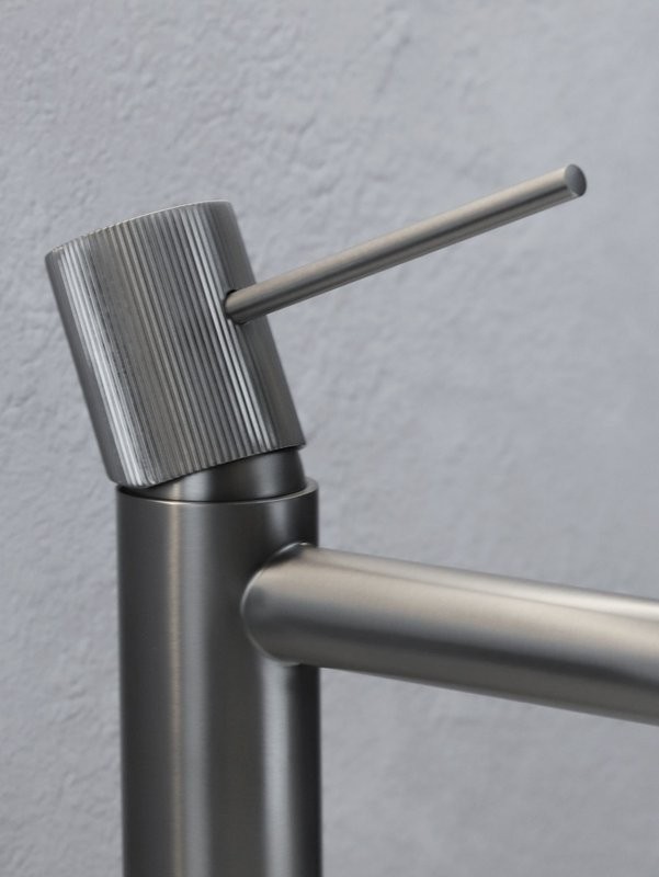 Смеситель для раковины AltroBagno Bilancia AltroBagnoBilancia010226GM оружейная сталь