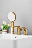 Смеситель на борт ванны BELZ B713 B66713-5 золото Смеситель на борт ванны BELZ B713 B66713-5 золото