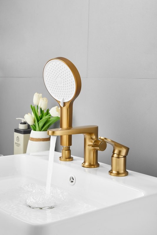 Смеситель на борт ванны BELZ B713 B66713-5 золото