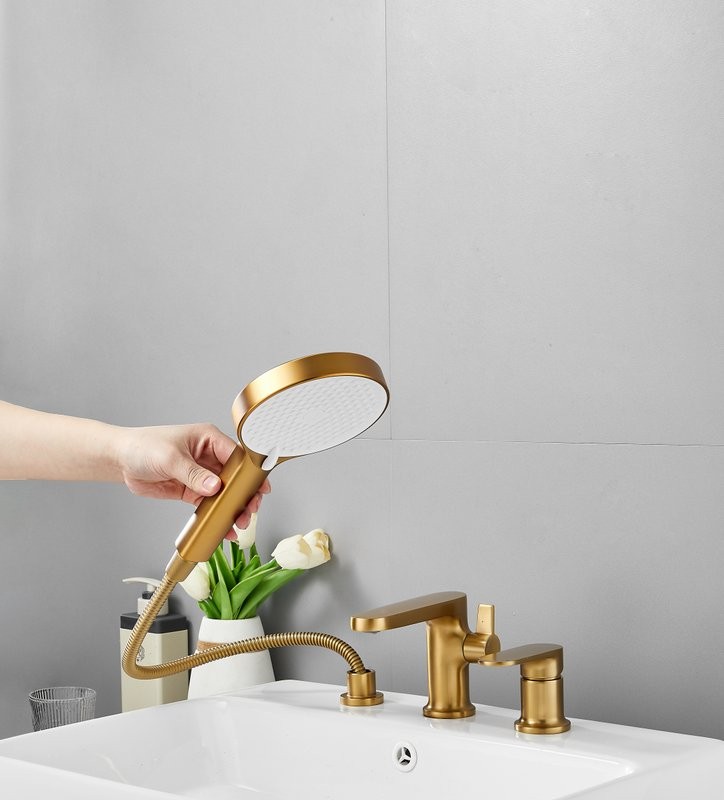 Смеситель на борт ванны BELZ B713 B66713-5 золото