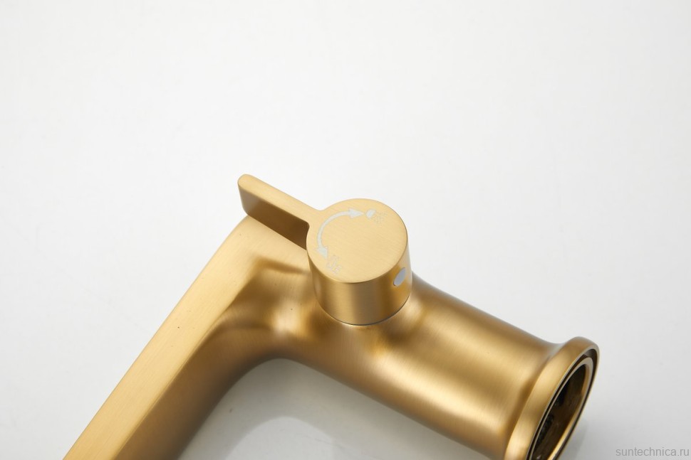 Смеситель на борт ванны BELZ B713 B66713-5 золото